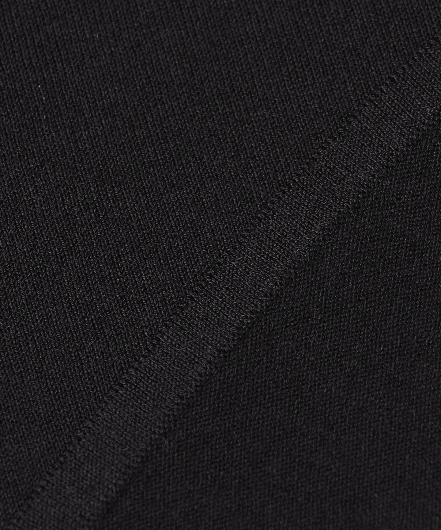 LUSTROUS SYNTHETIC KNIT / TOPS