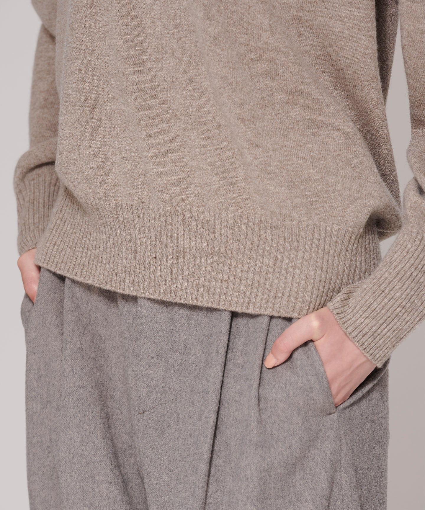 CASHMERE MIDDLE  GAUGE / V NECK KNIT