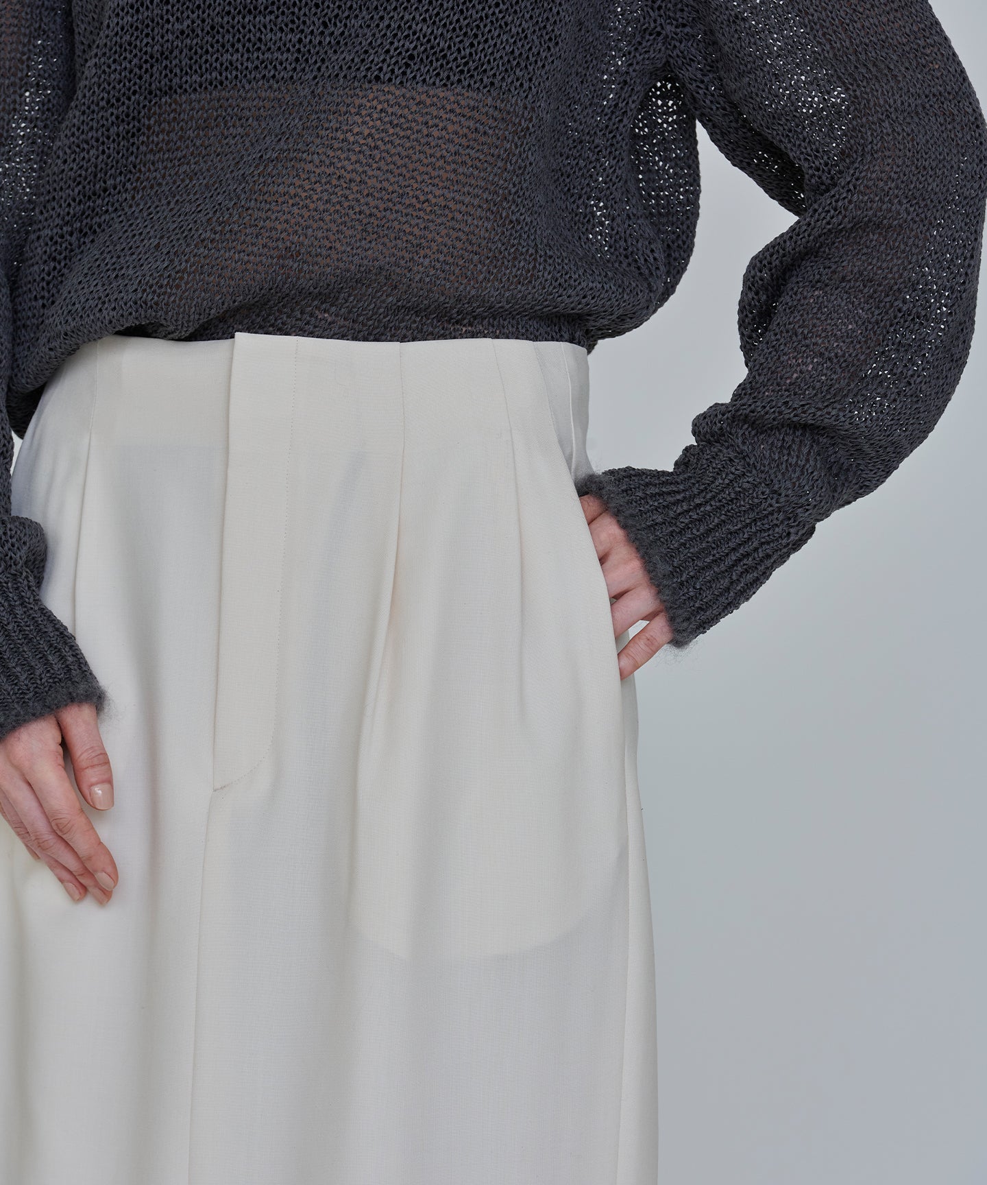 WORSTED TROPICAL / TUCKED SKIRT