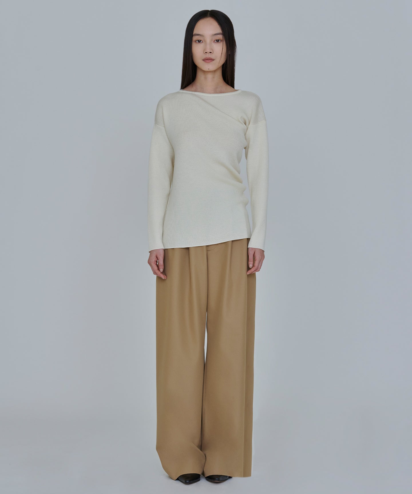COTTON POLYESTER GABARDINE / DOUBLE PLEATED TSUTSUMU PANTS