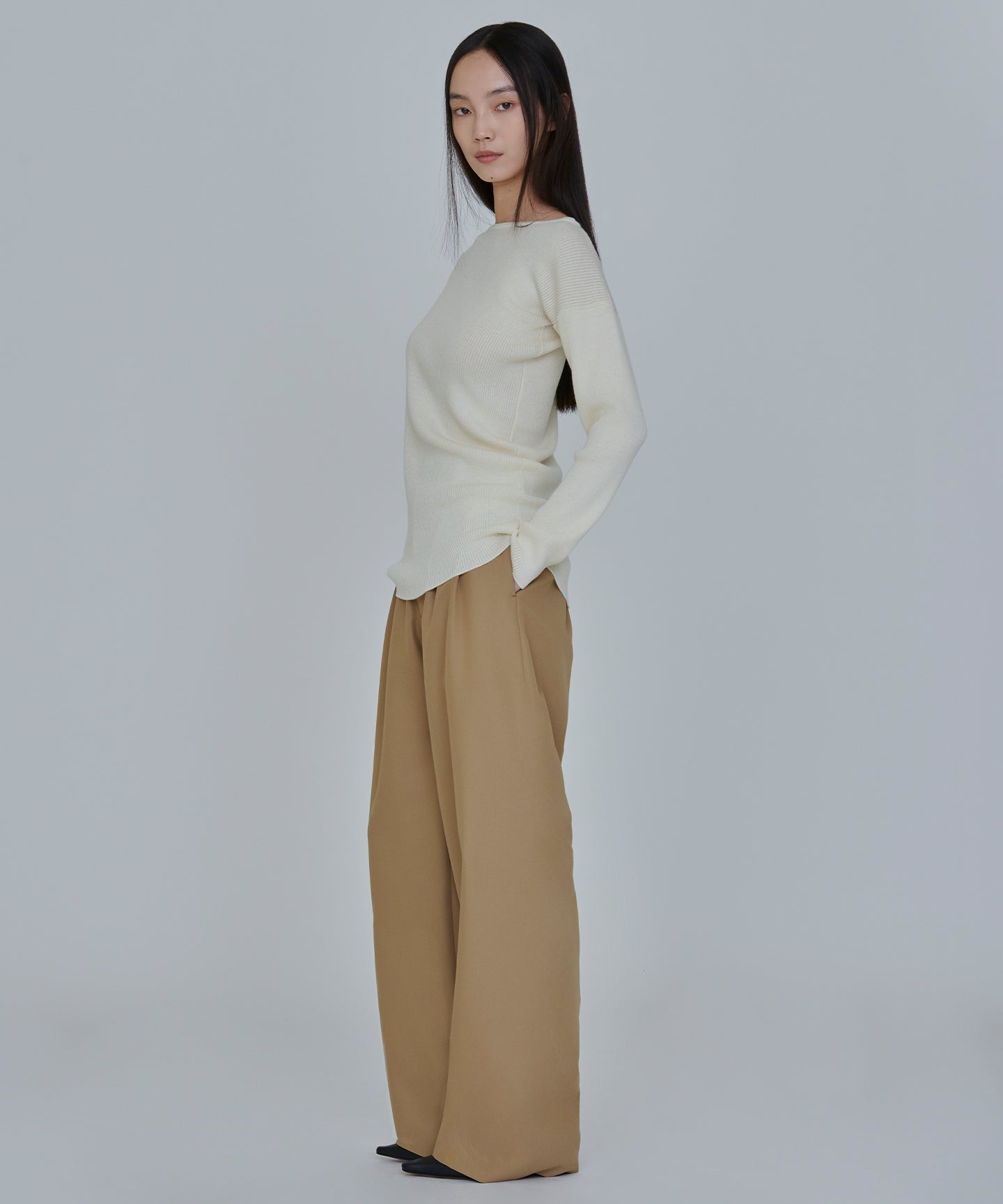 COTTON POLYESTER GABARDINE / DOUBLE PLEATED TSUTSUMU PANTS