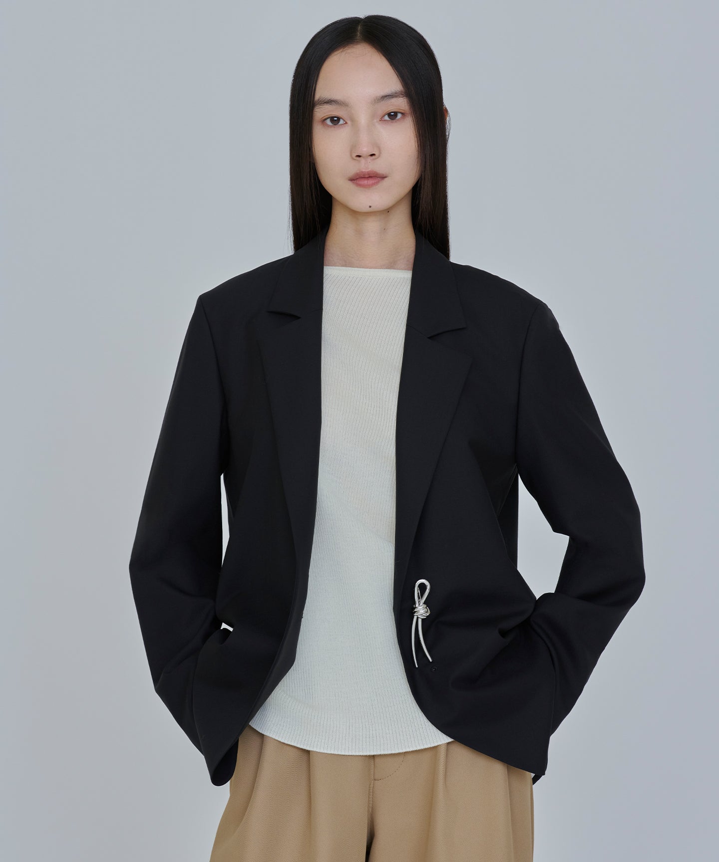 WOOL TROPICAL / BACK SLIT JACKET with BROOCH