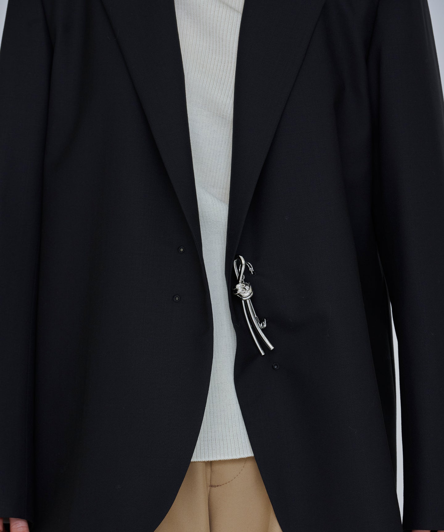 WOOL TROPICAL / BACK SLIT JACKET with BROOCH