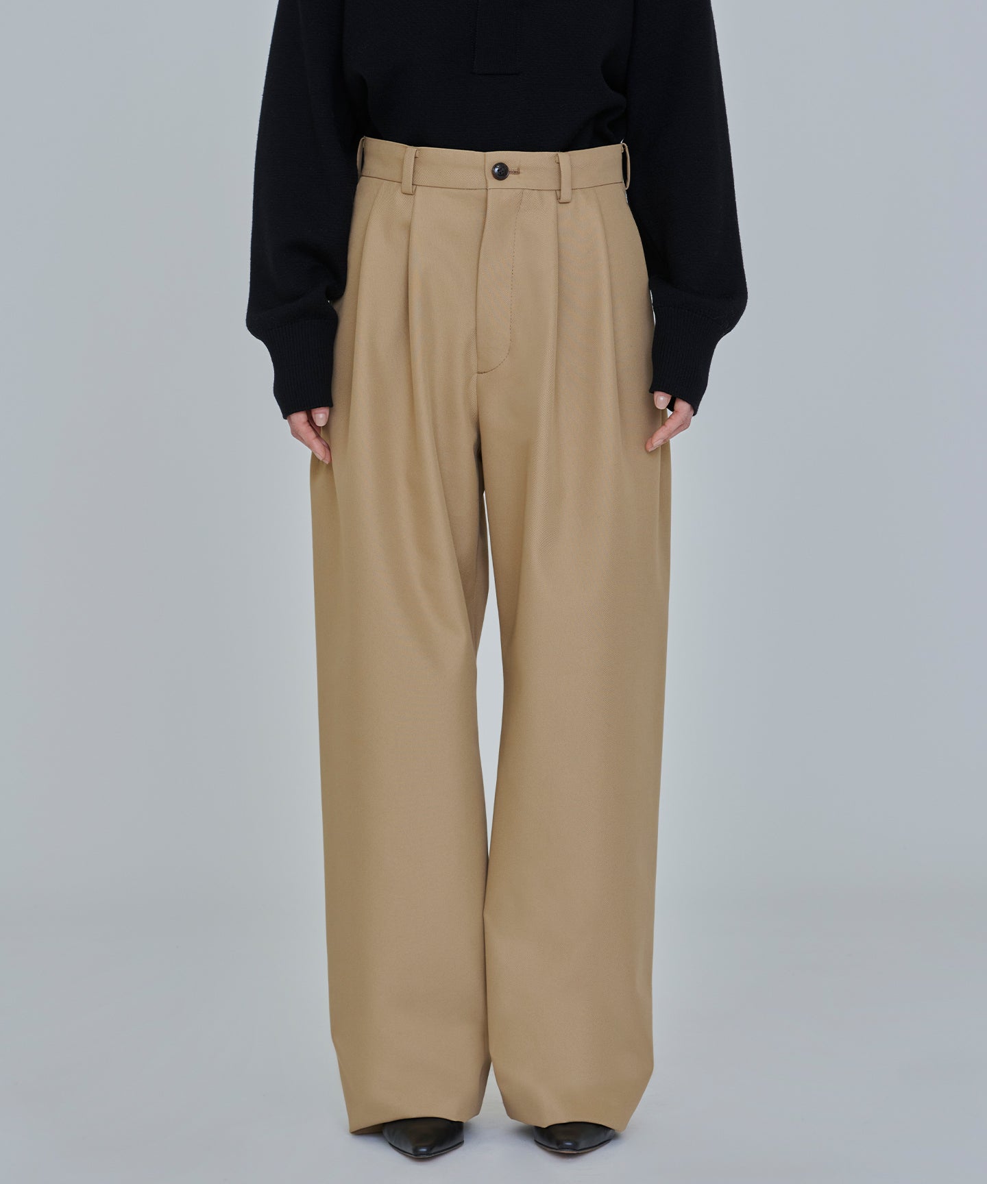 COTTON POLYESTER GABARDINE / DOUBLE PLEATED TSUTSUMU PANTS