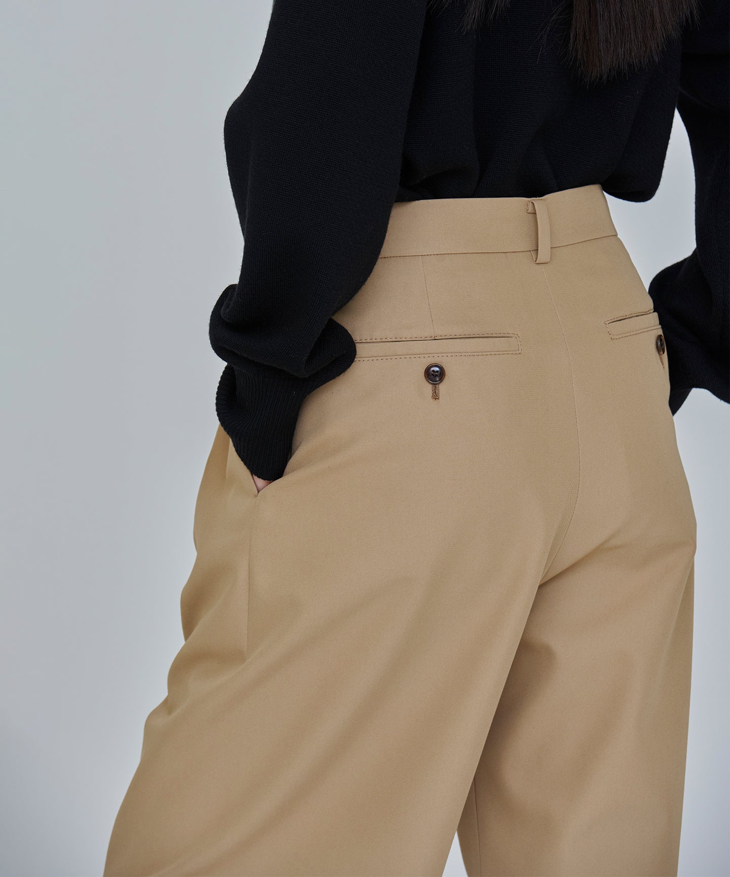 COTTON POLYESTER GABARDINE / DOUBLE PLEATED TSUTSUMU PANTS