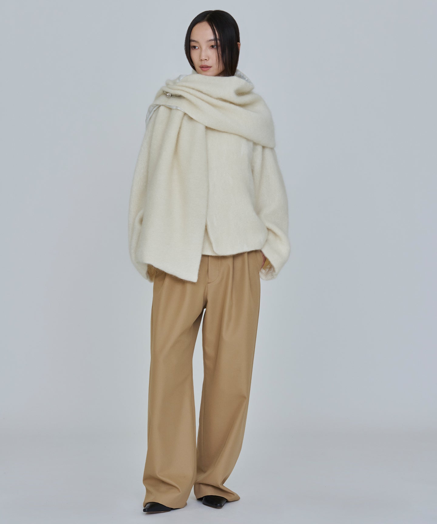 COTTON POLYESTER GABARDINE / DOUBLE PLEATED TSUTSUMU PANTS