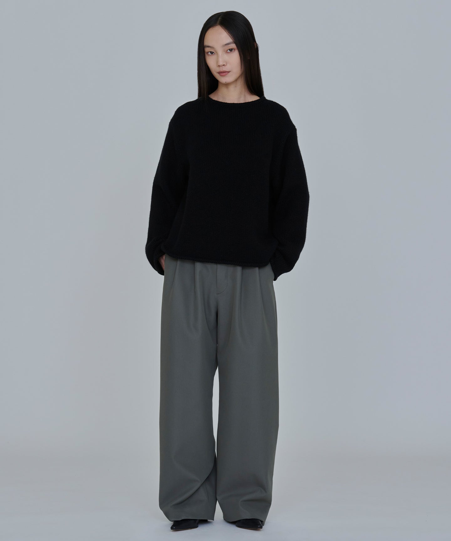 COTTON POLYESTER GABARDINE / DOUBLE PLEATED TSUTSUMU PANTS