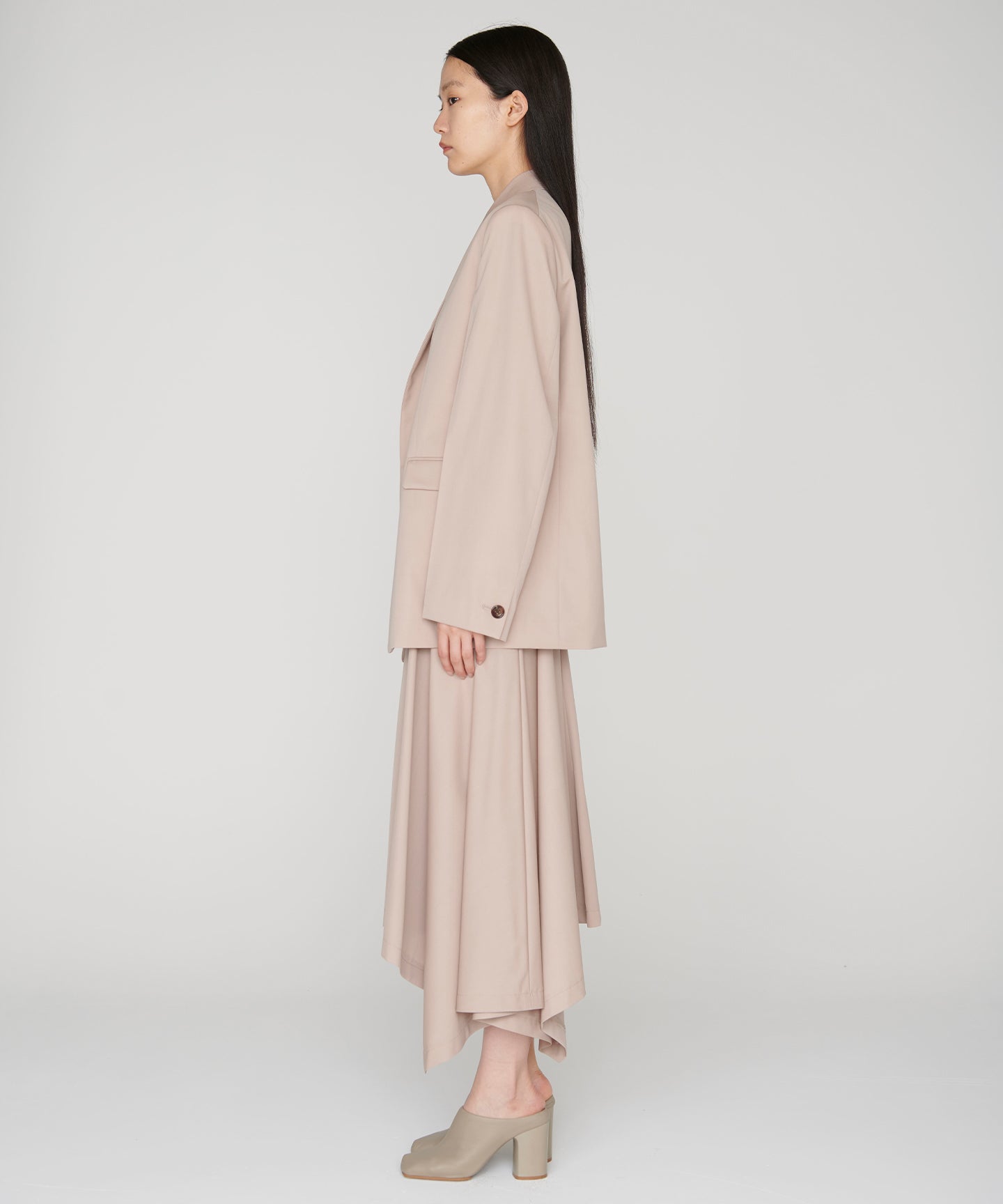 WOOL GABARDINE / PLEATED TAILORED JACKET