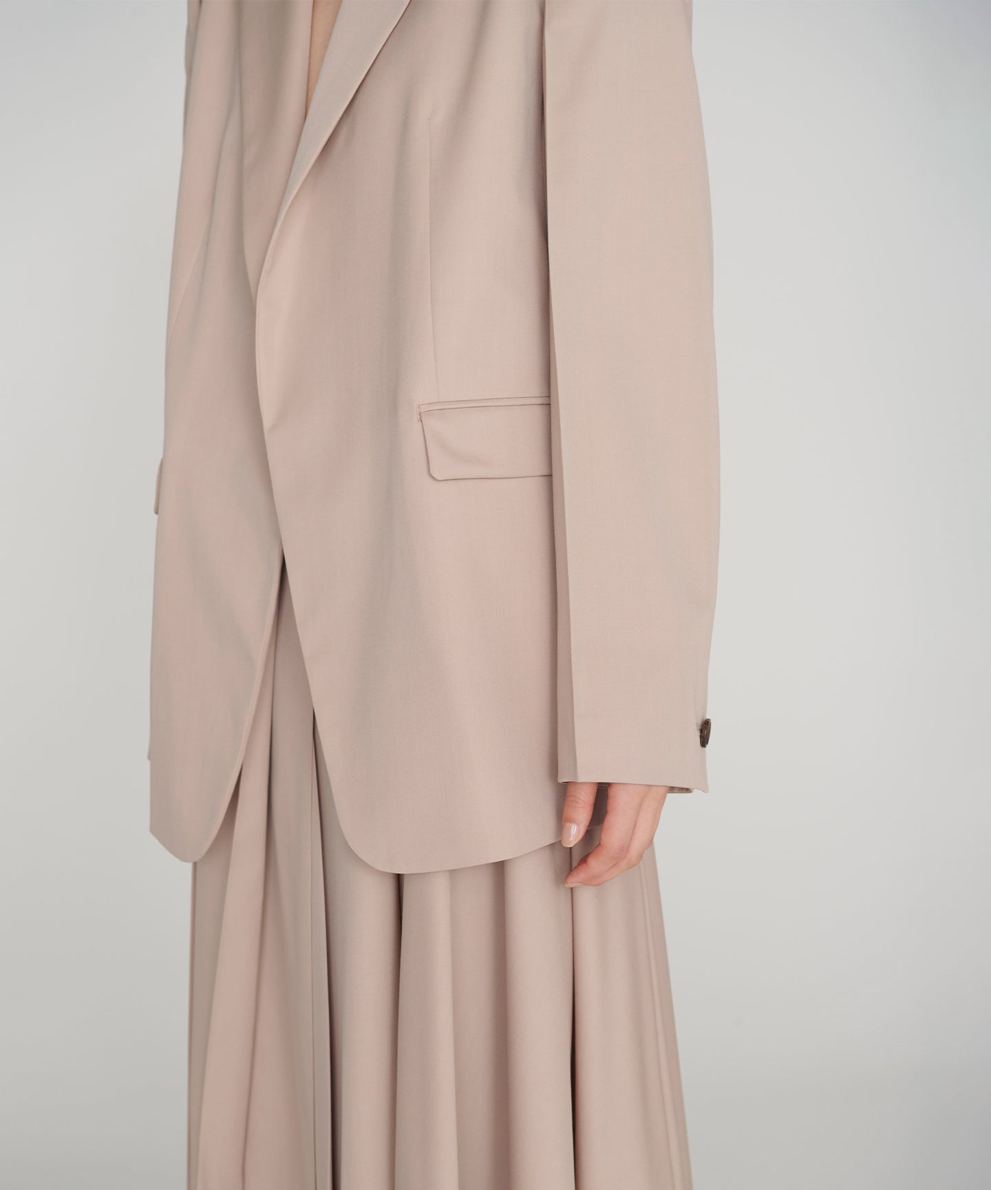 WOOL GABARDINE / PLEATED TAILORED JACKET