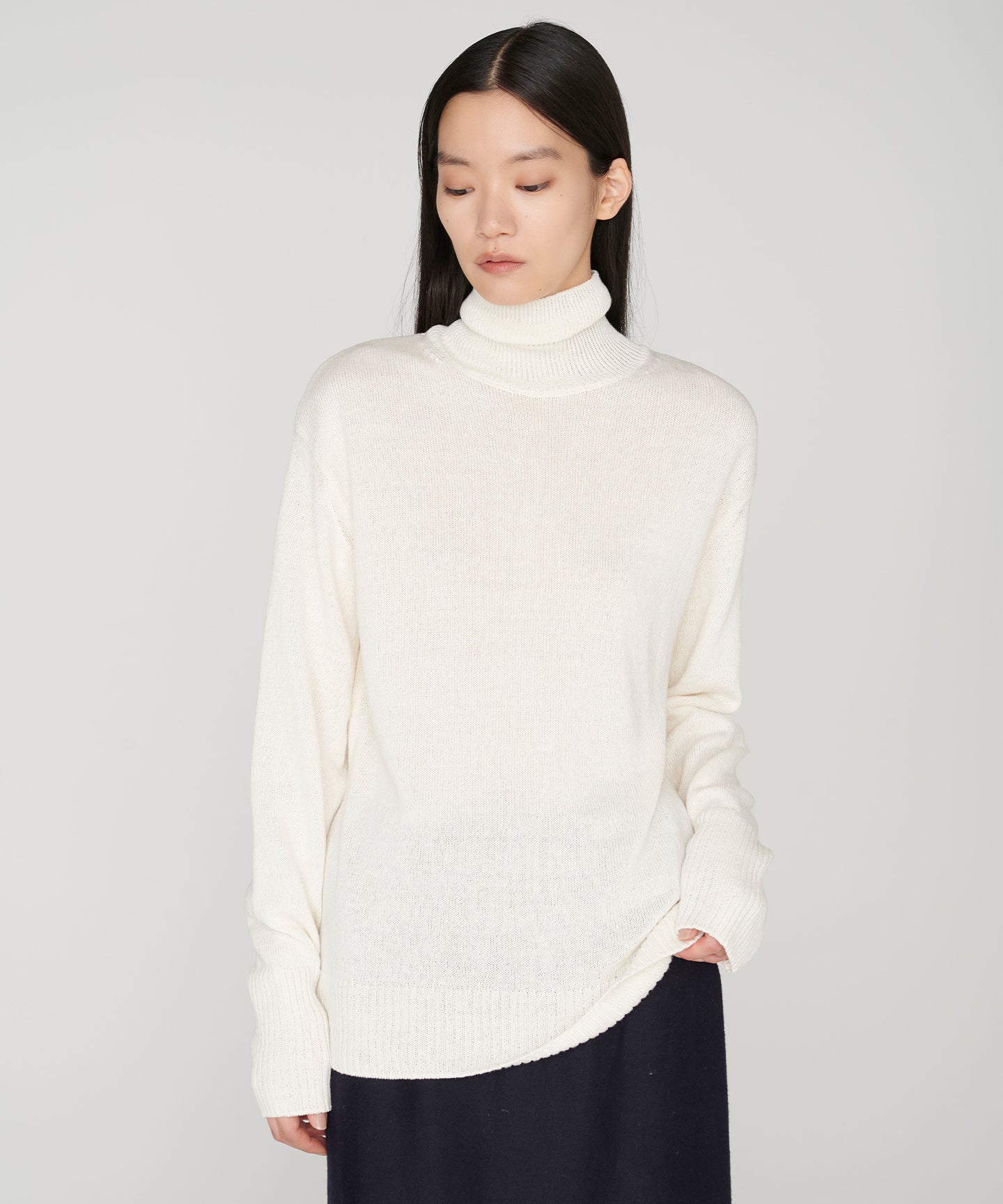 WOOL LINEN SILK / HIGH-NECK SWEATER