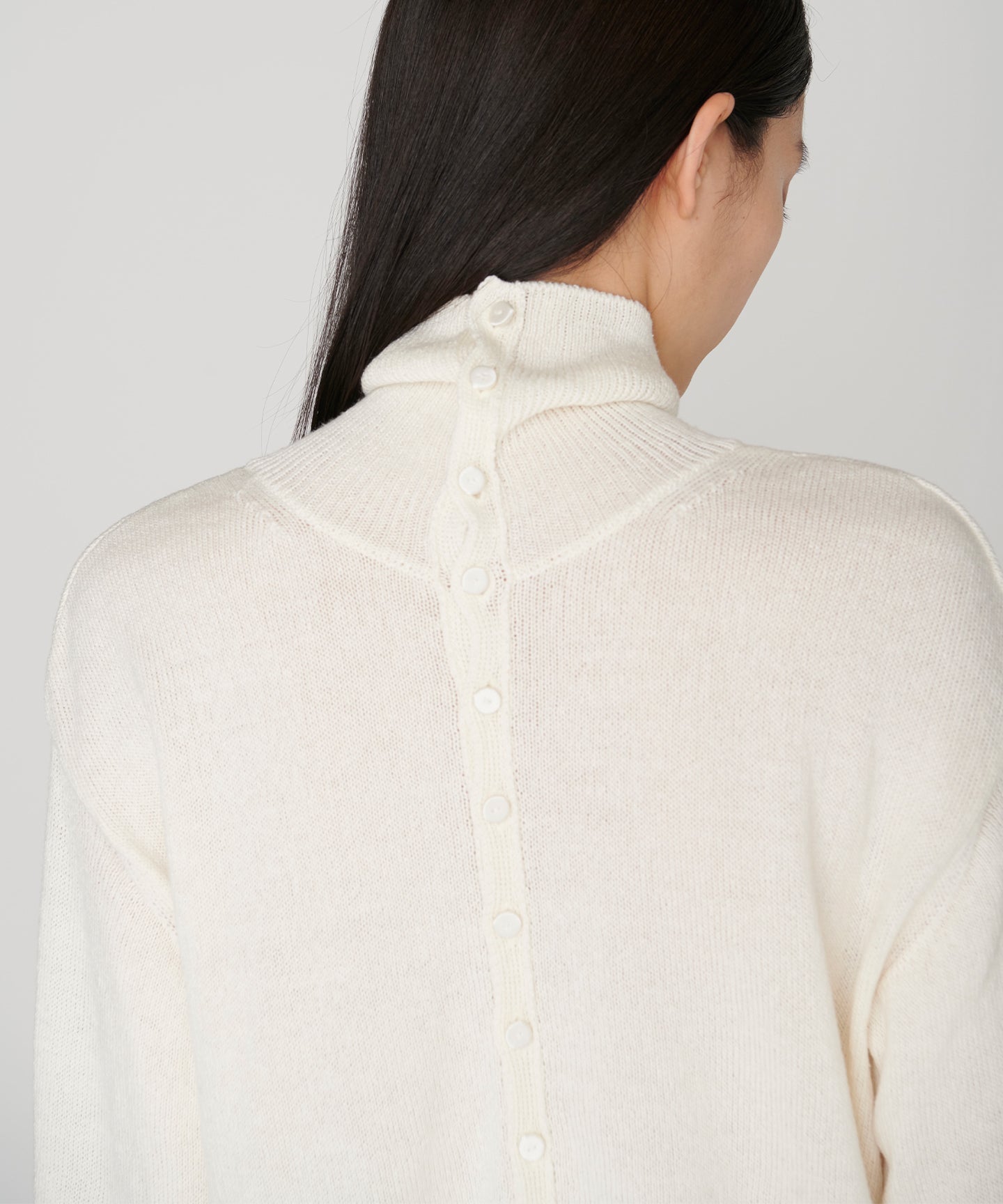 WOOL LINEN SILK / HIGH-NECK SWEATER