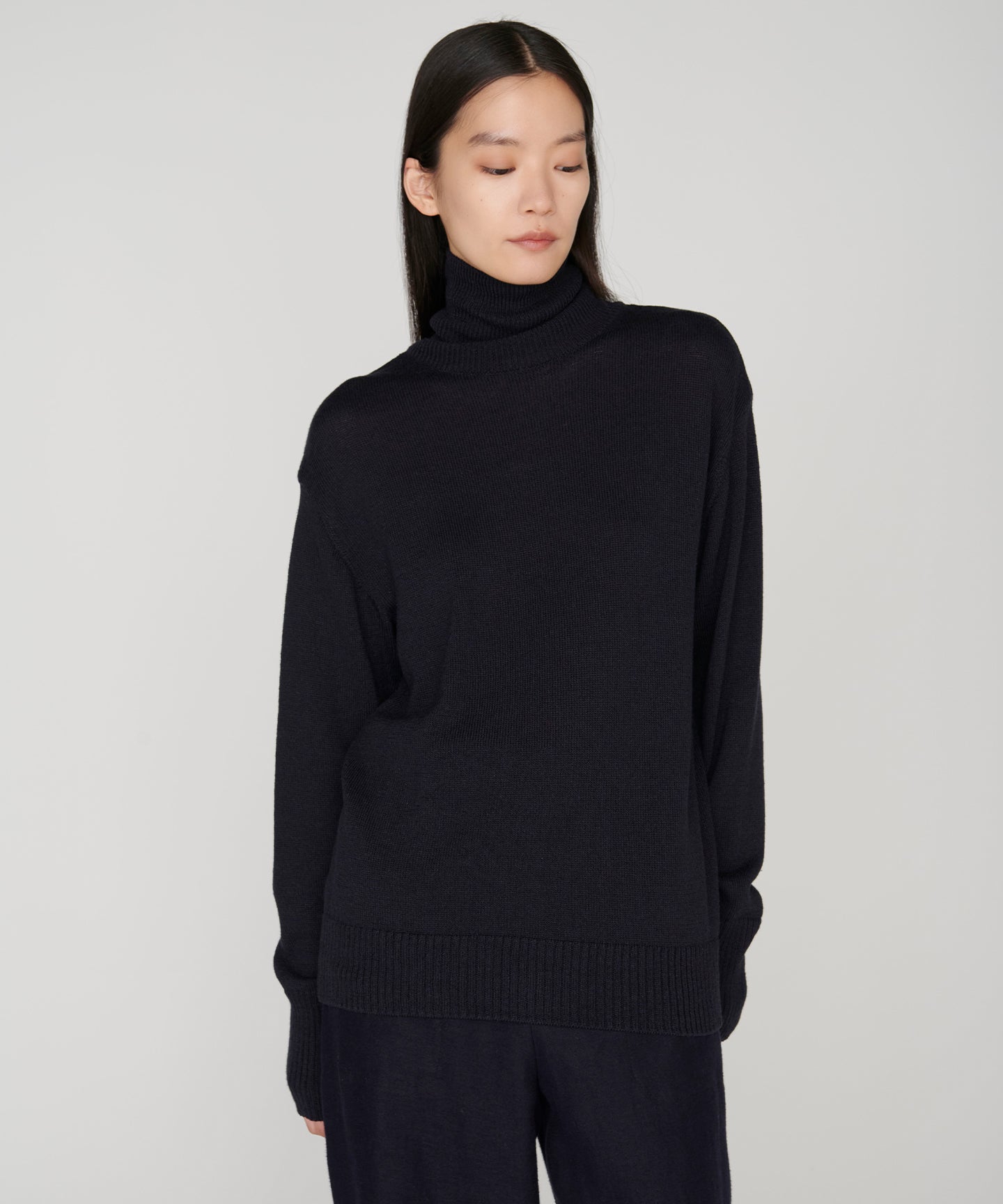 WOOL LINEN SILK / HIGH-NECK SWEATER