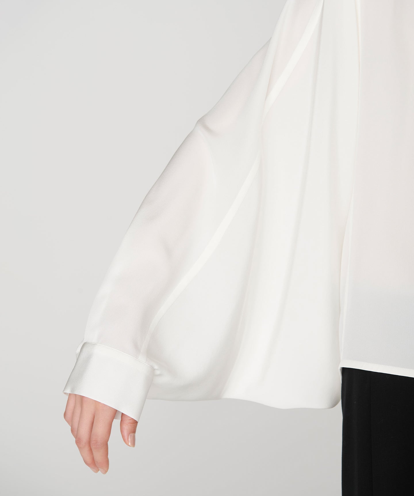 SILK DE CHINE / OVERSIZED  DOLMAN BLOUSE