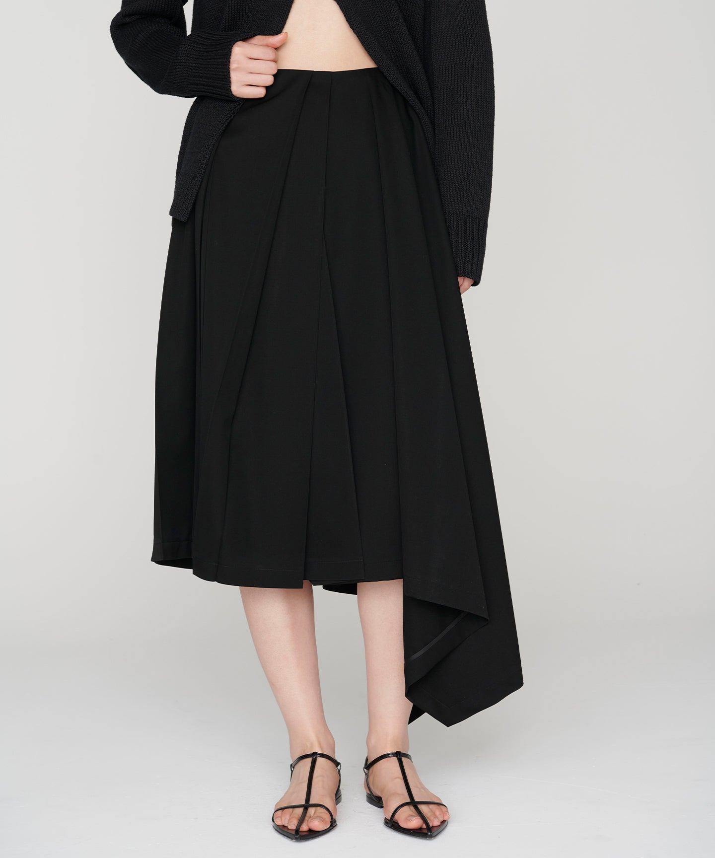 WOOL GABARDINE / PLEATED ASYMMETRY SKIRT