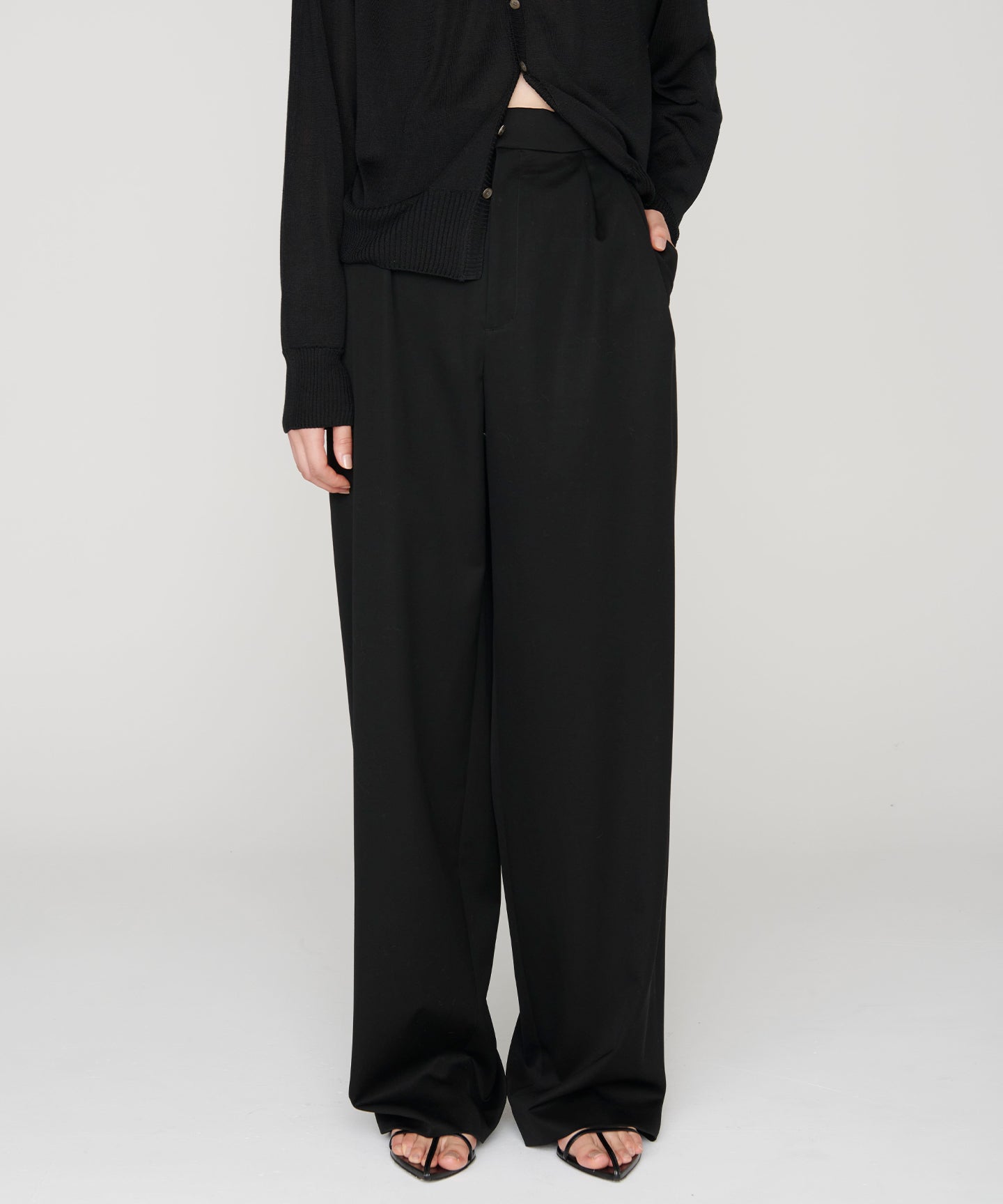 WOOL GABARDINE / DOUBLE PLEATED TSUTSUMU PANTS