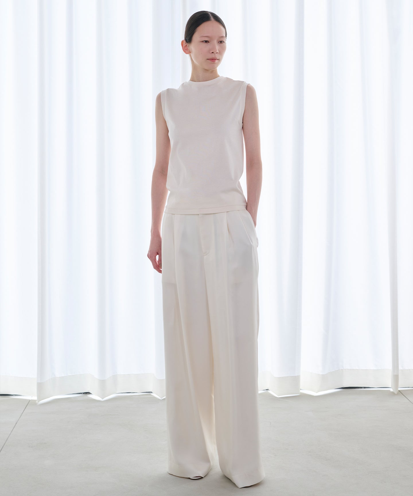 COTTON JERSEY / RD NK SLEEVELESS
