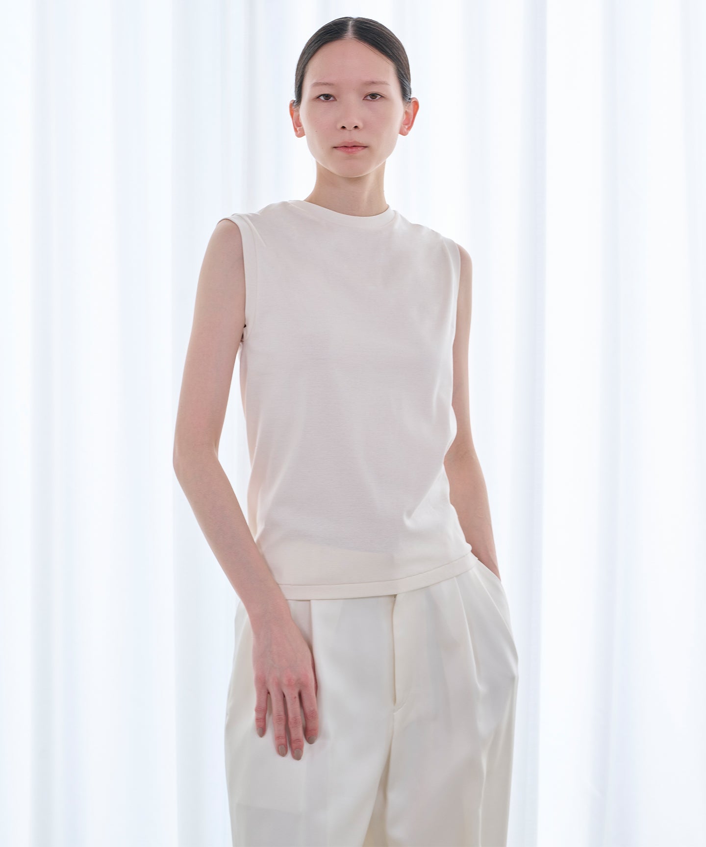 COTTON JERSEY / RD NK SLEEVELESS