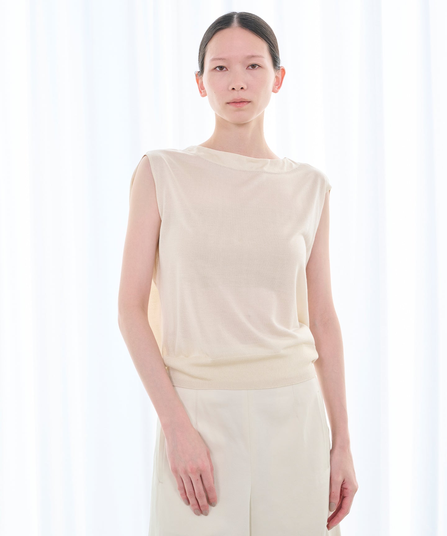 SILK RAYON / RD NK SLEEVELESS