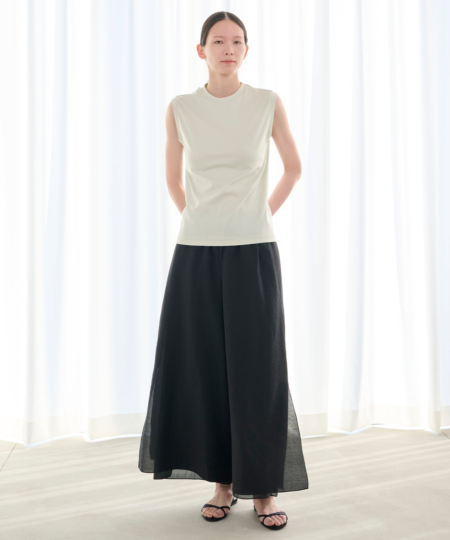 COTTON JERSEY / RD NK SLEEVELESS