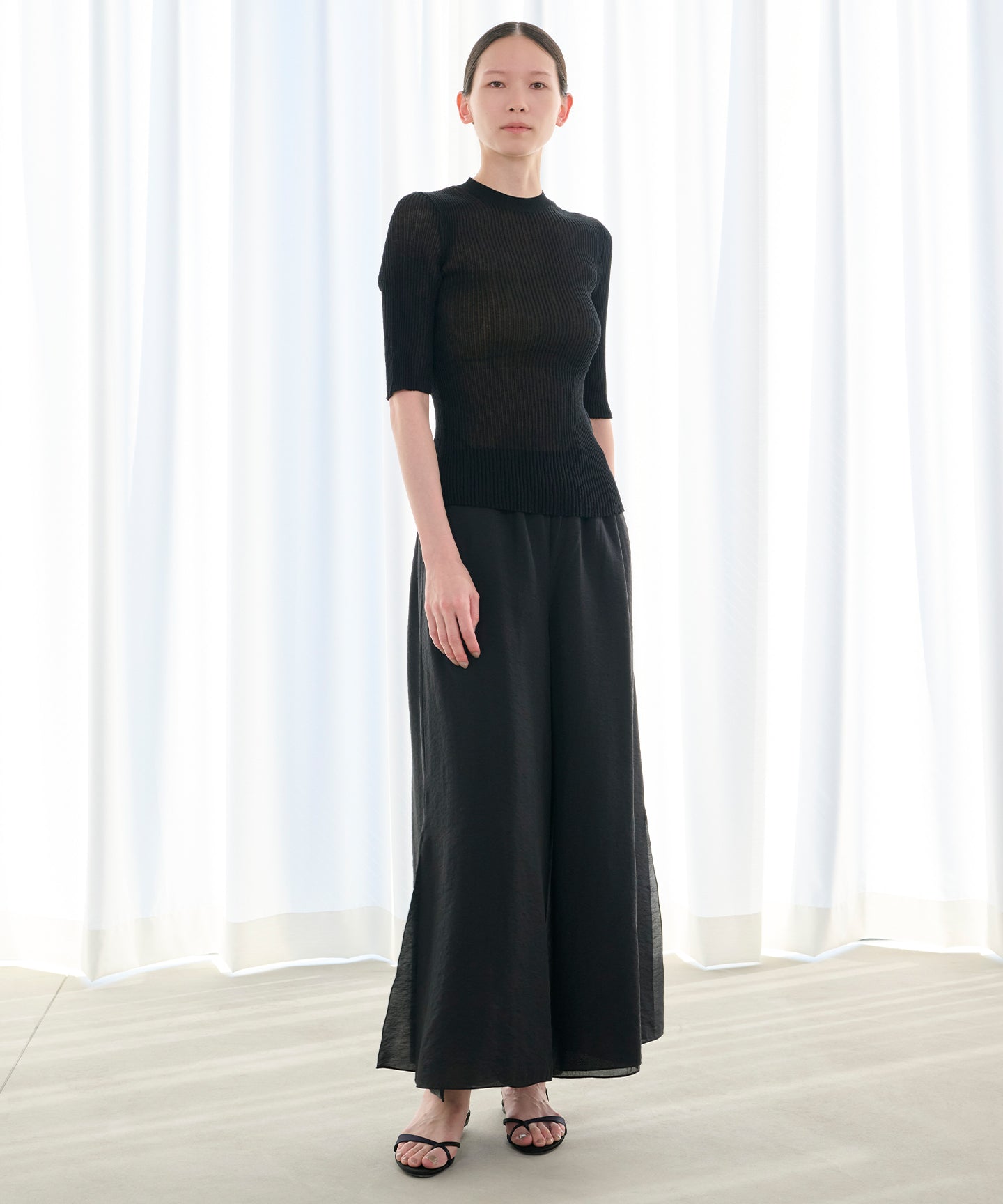 SHEER RIB / RD NK SHORTSLEEVE