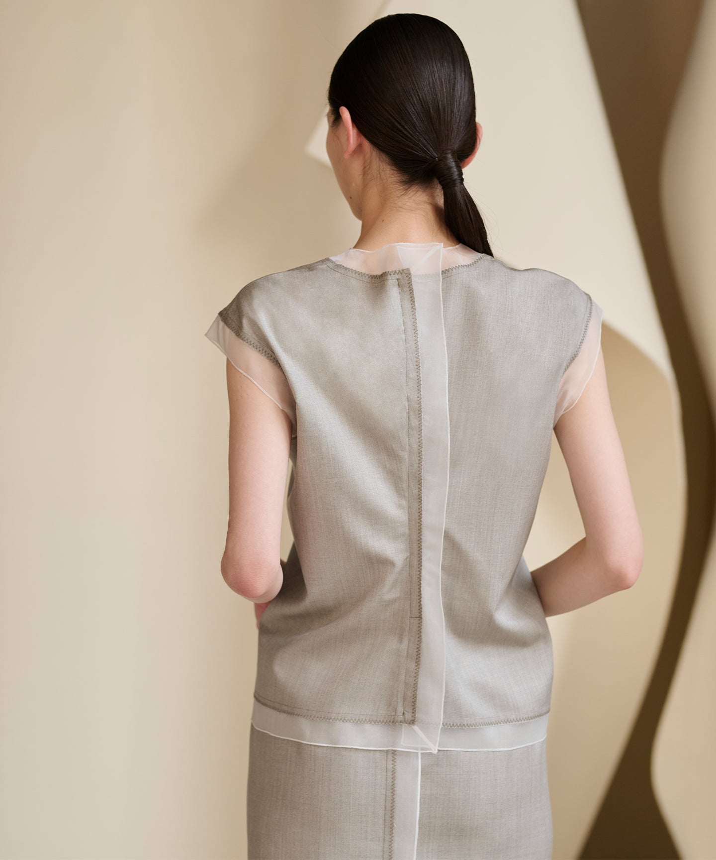 WOOL SILK TROPICAL / KASHIGU SLEEVELESS BLOUSE