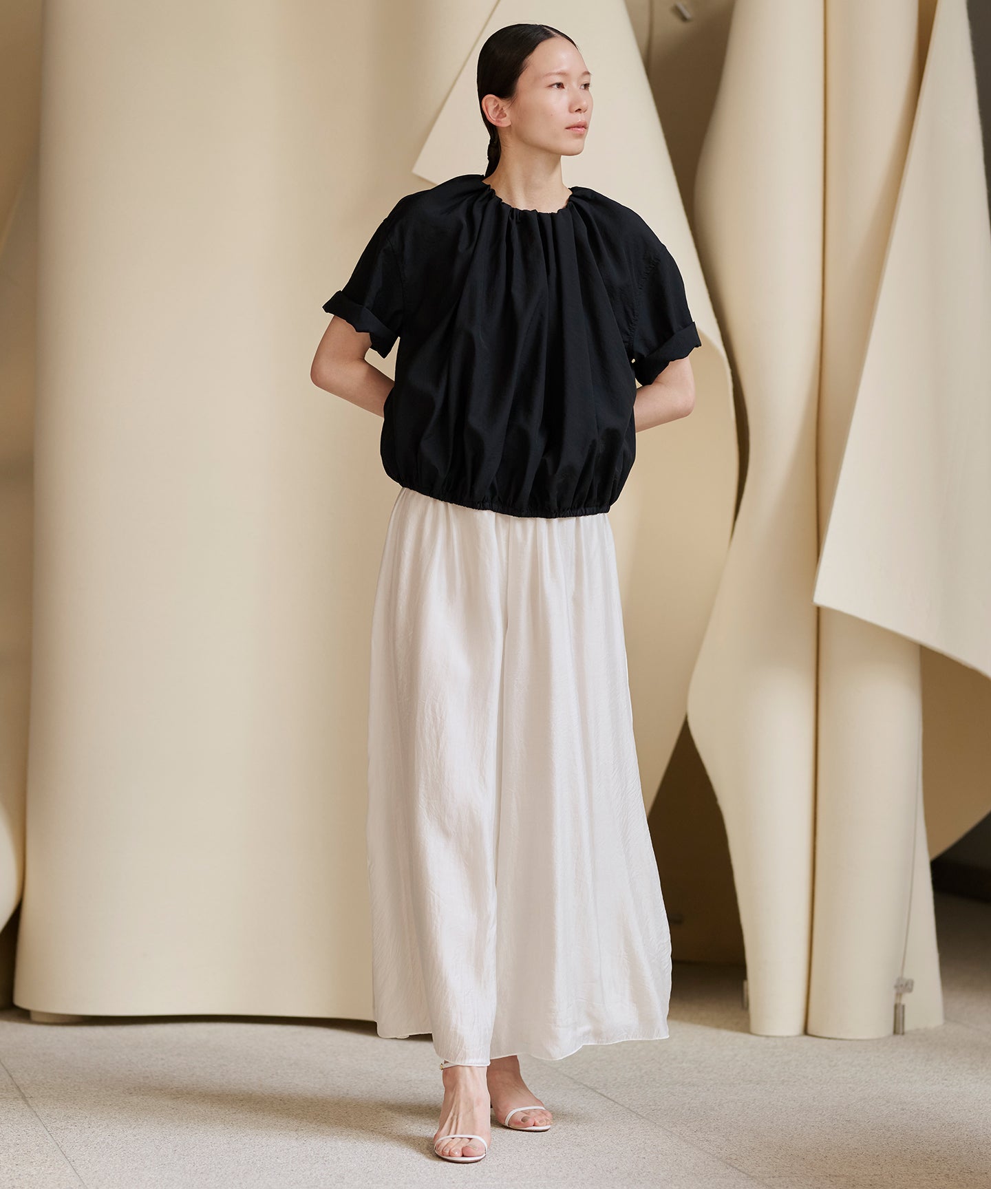 WOOL NYLON POPLIN / GATHER HALFSLEEVE BLOUSE