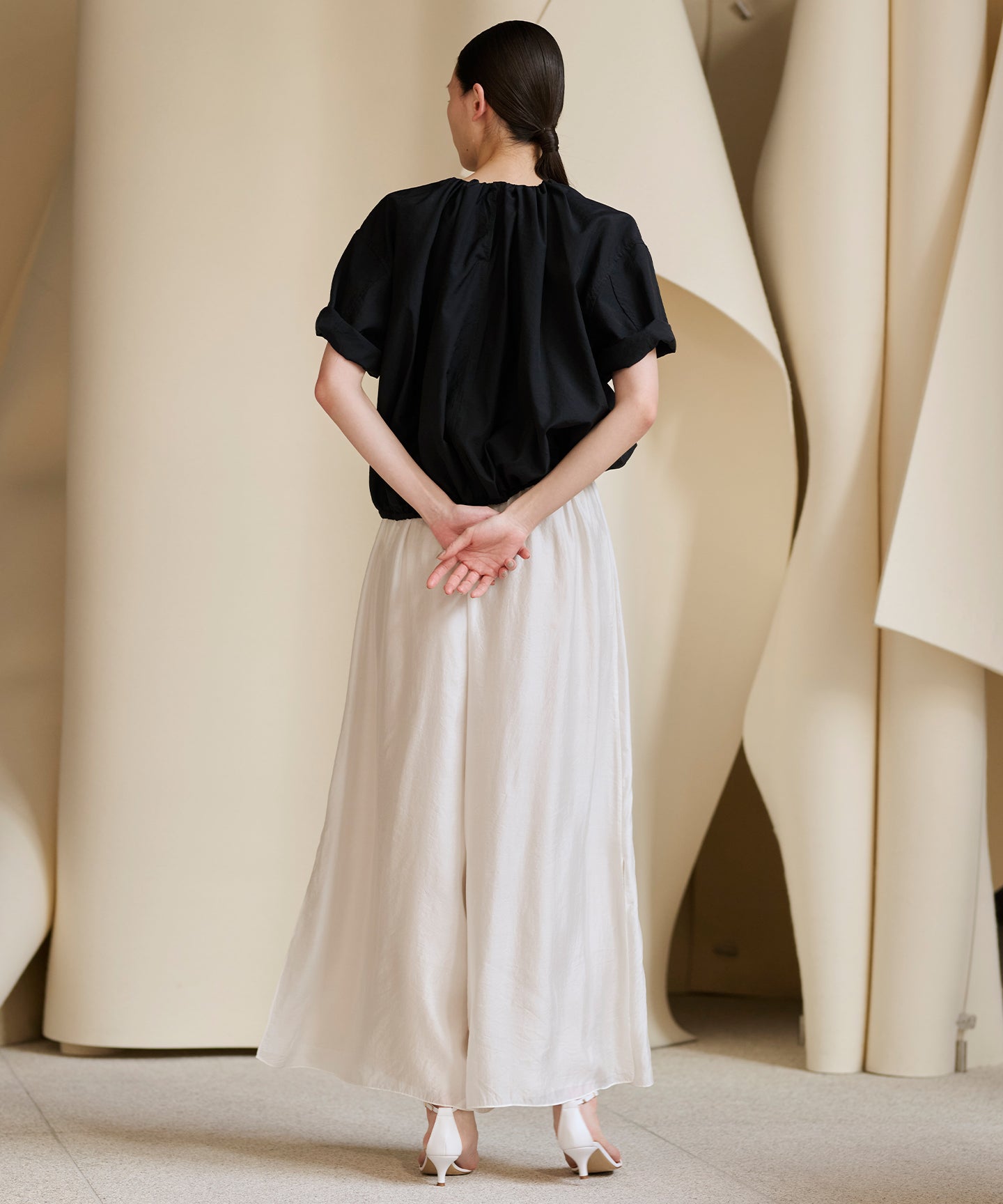 WOOL NYLON POPLIN / GATHER HALFSLEEVE BLOUSE