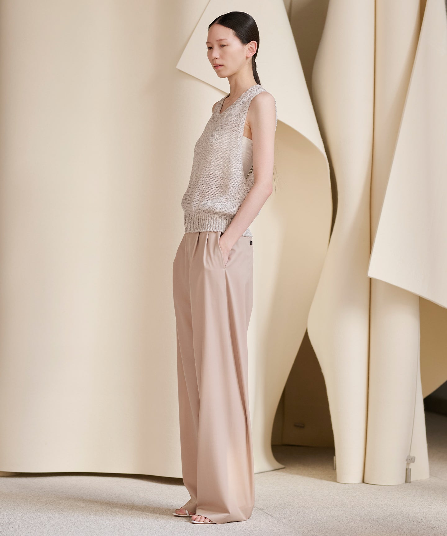 WOOL GABARDINE / DOUBLE PLEATED TSUTSUMU PANTS