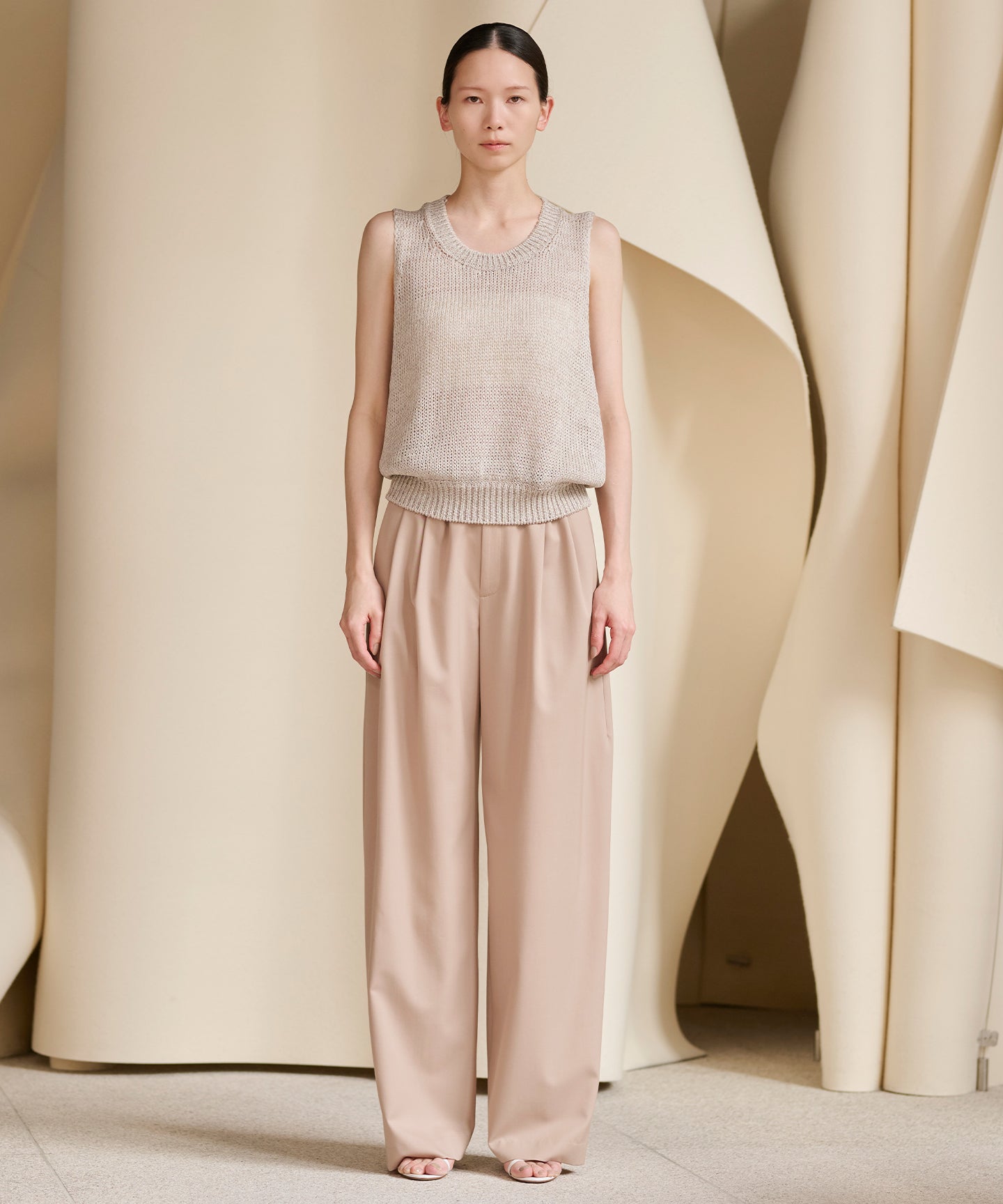 WOOL GABARDINE / DOUBLE PLEATED TSUTSUMU PANTS
