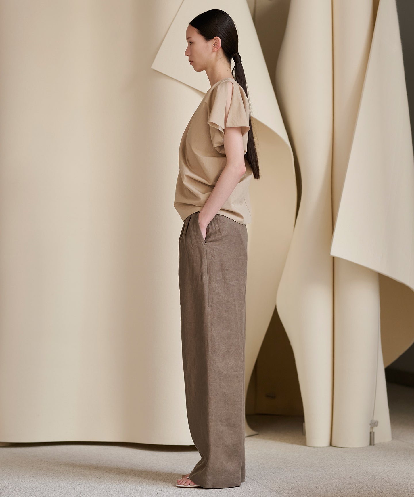 LINEN HERRINGBONE / DOUBLE PLEATED TSUTSUMU PANTS