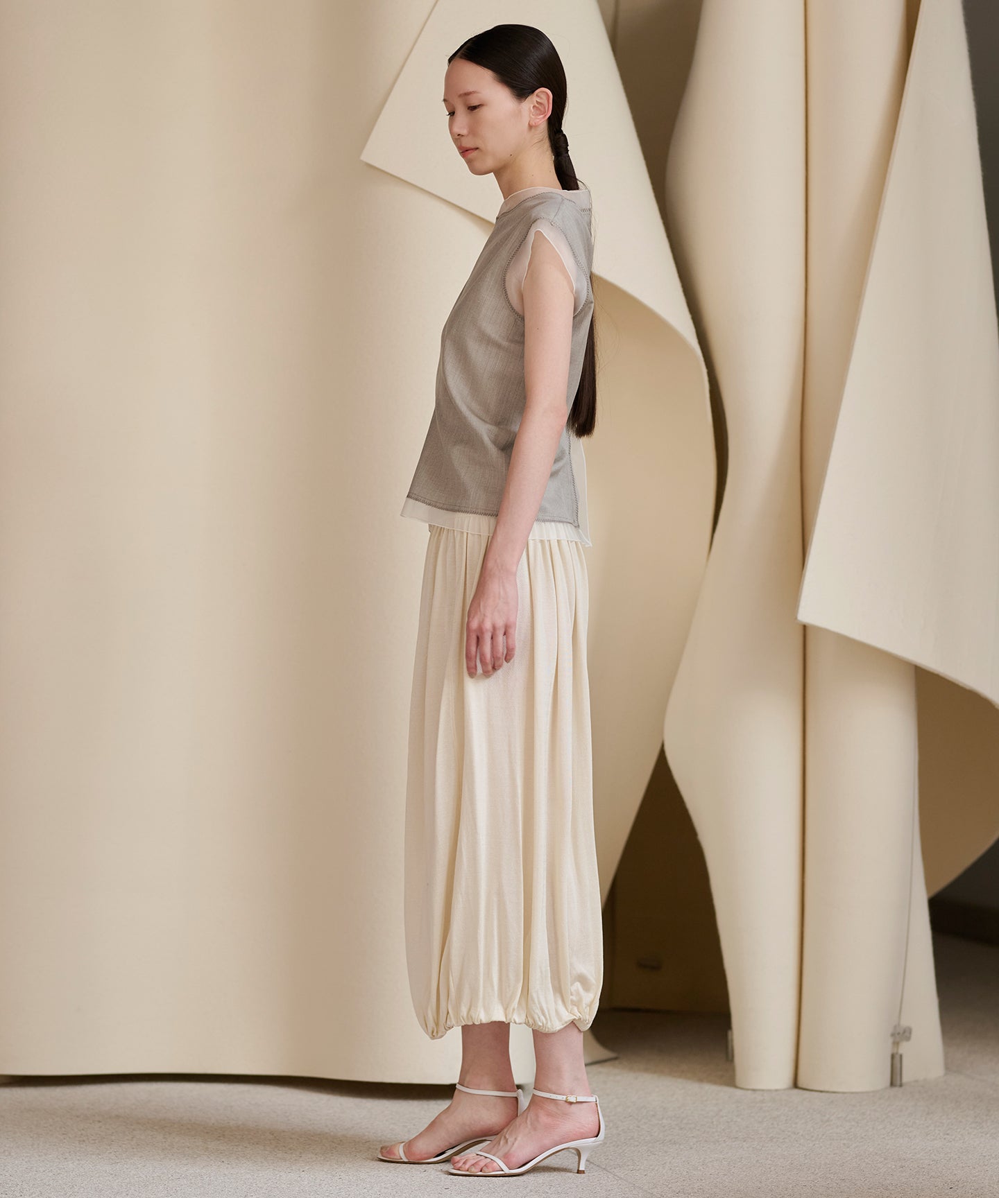 WOOL SILK TROPICAL / KASHIGU SLEEVELESS BLOUSE