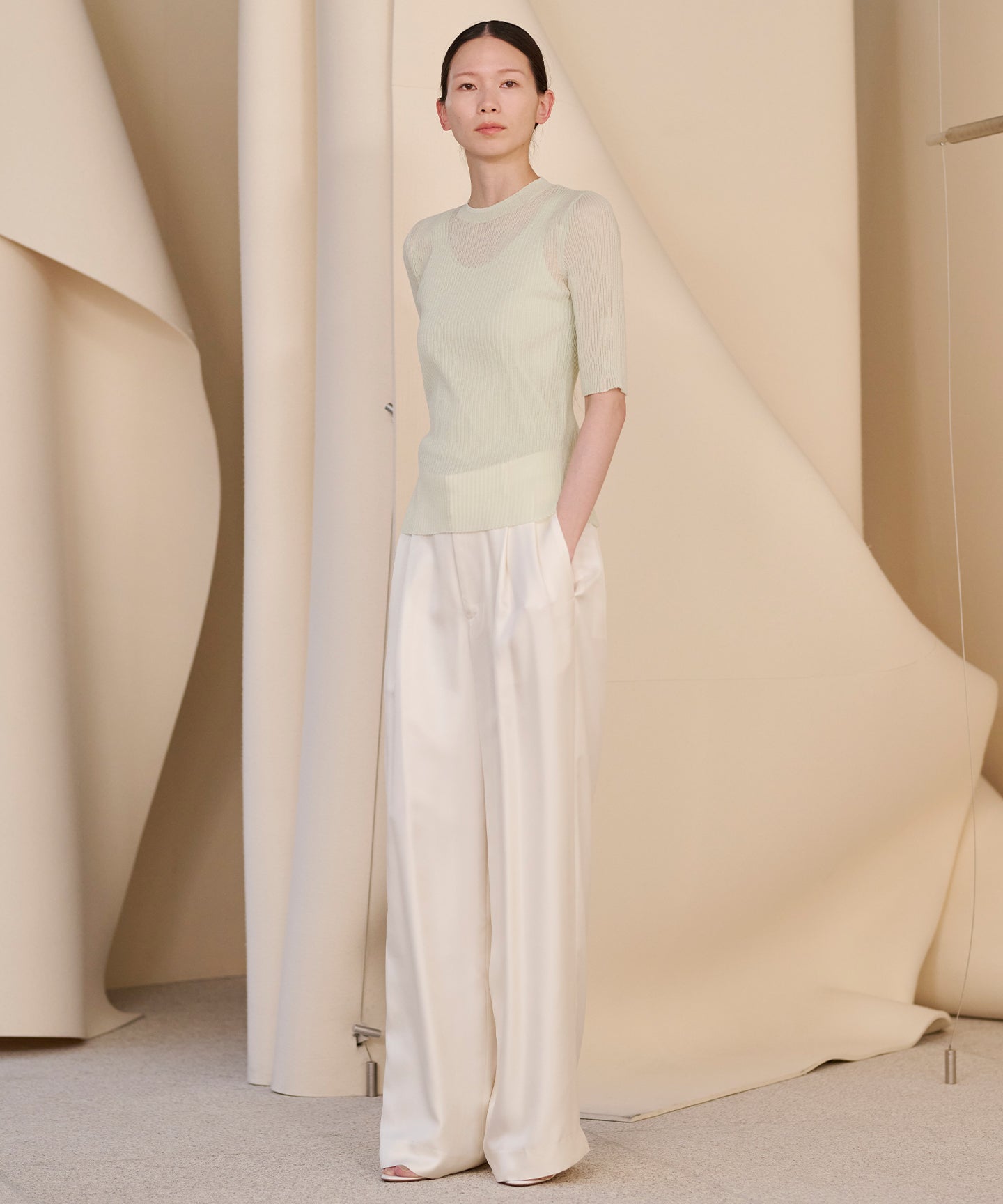SHEER RIB / RD NK SHORTSLEEVE