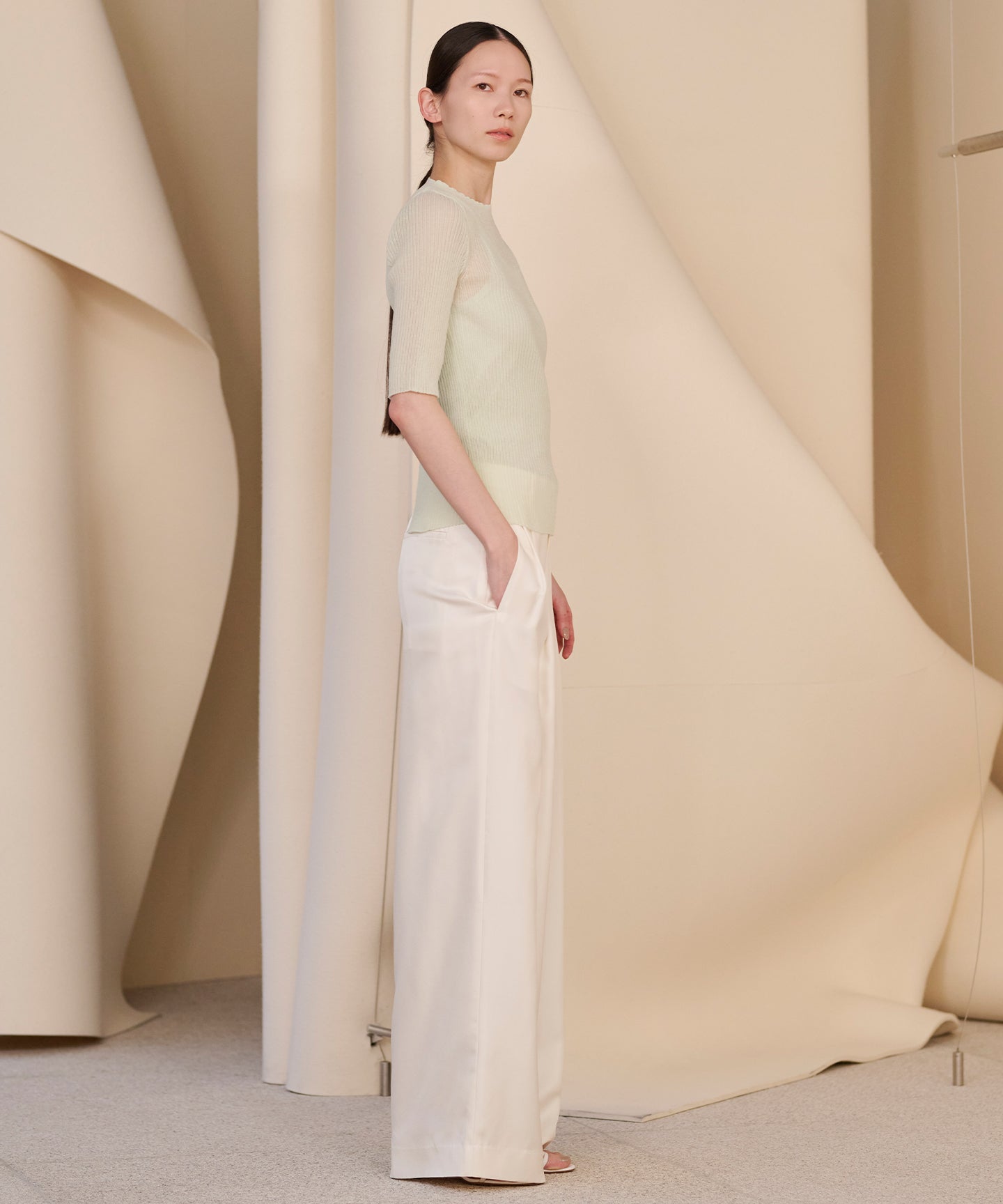 SHEER RIB / RD NK SHORTSLEEVE