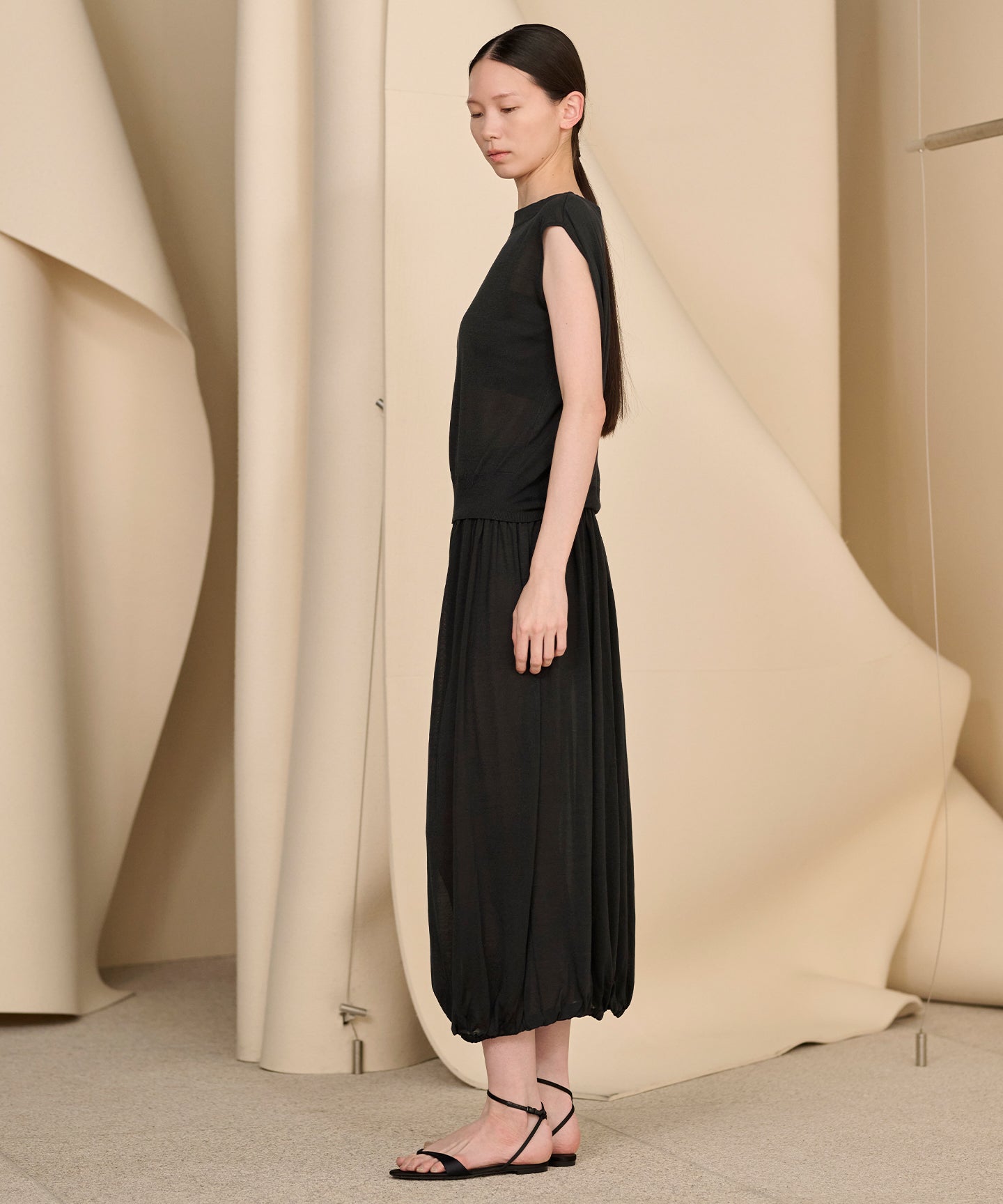 SILK RAYON / RD NK SLEEVELESS