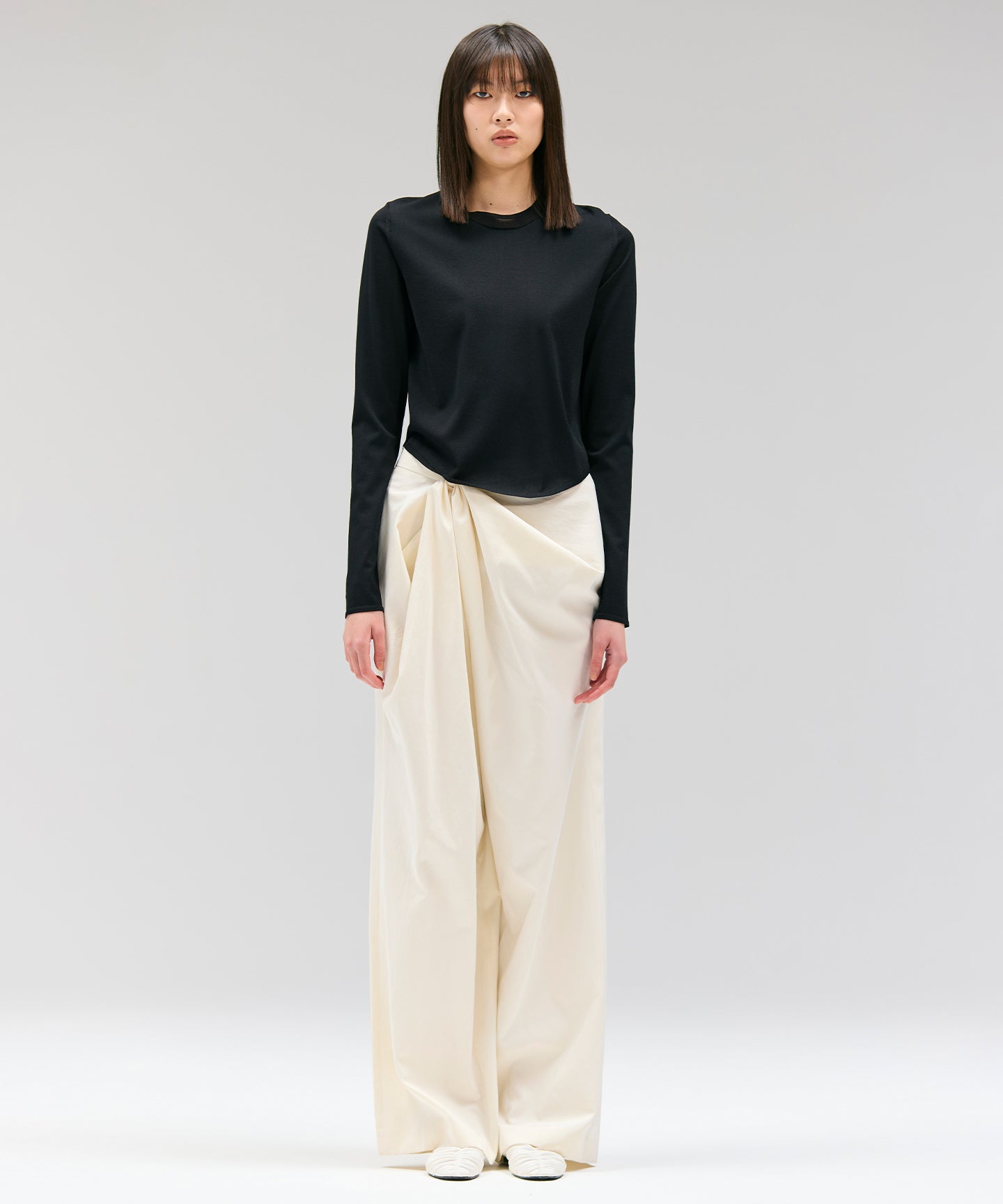 LUSTROUS SYNTHETIC KNIT / TOPS