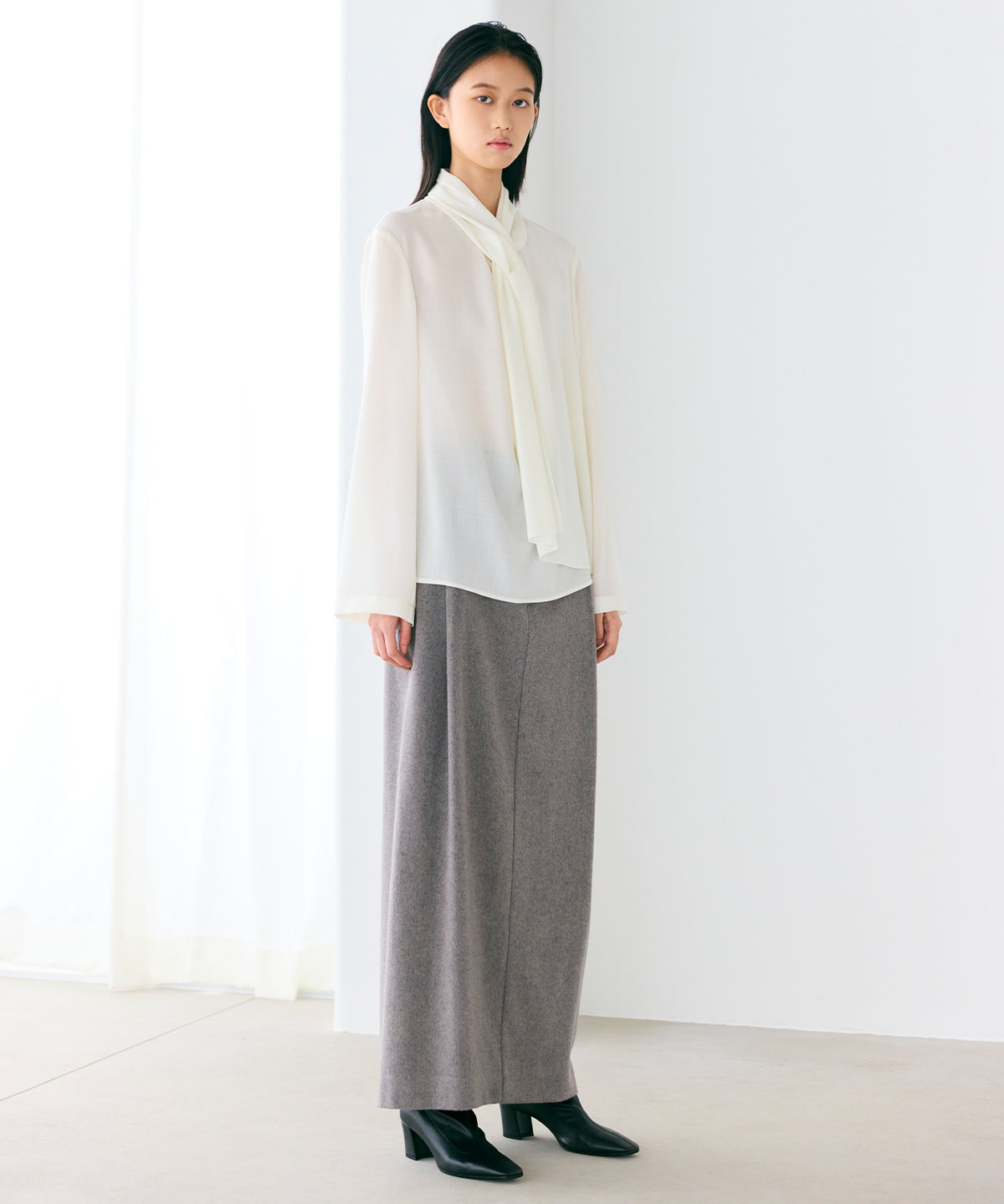 WOOL POLYESTER VOILE / STOLE COLLAR BLOUSE