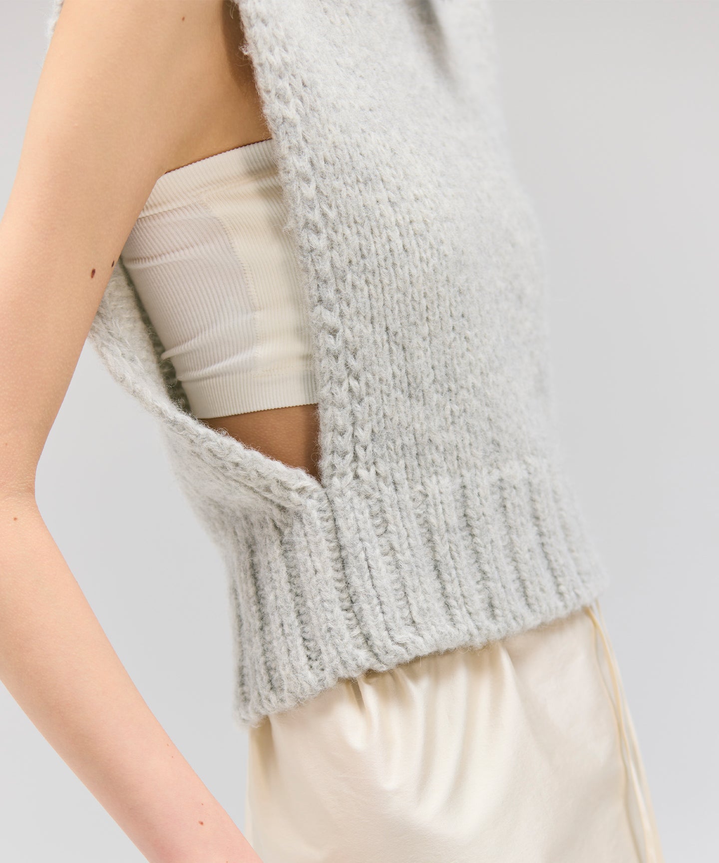 HAIRY BABY ALPACA / VEST